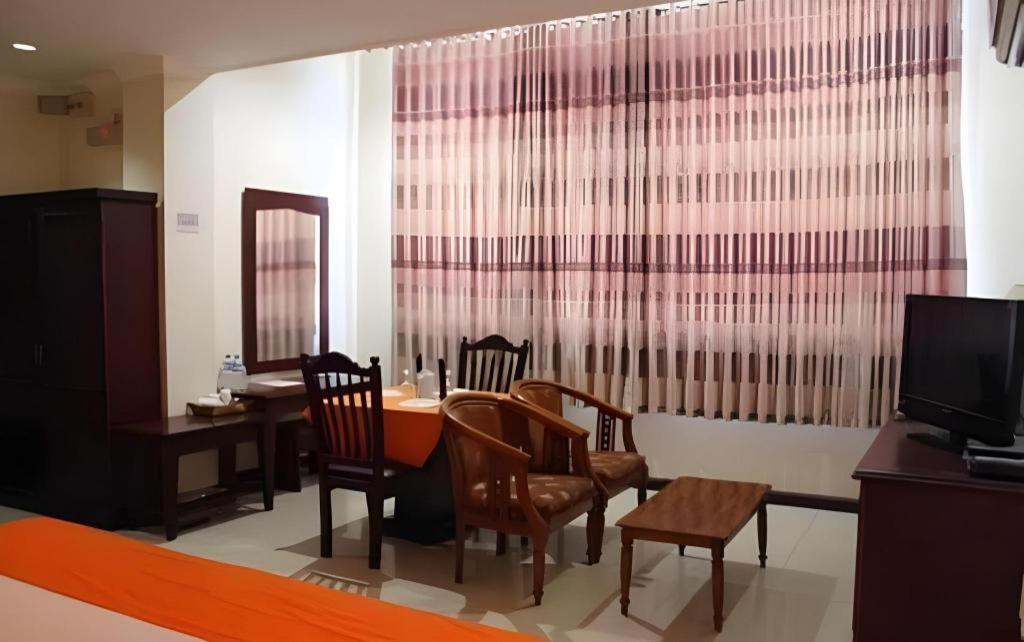 Hotel Dynasty Tarakan Eksteriør bilde
